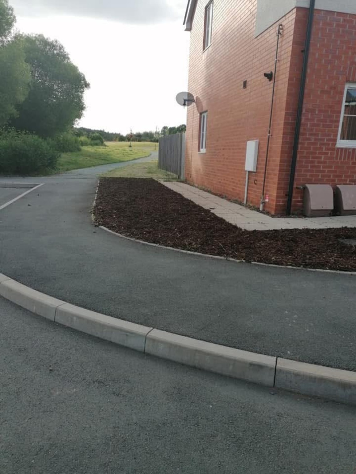 Front garden shrub and lawn – completed view