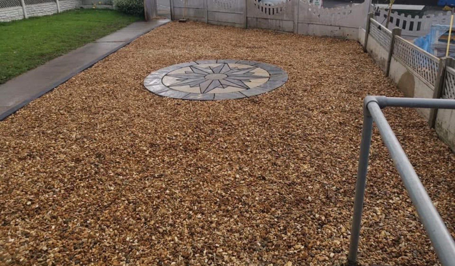 Gravel garden with circular stone feature